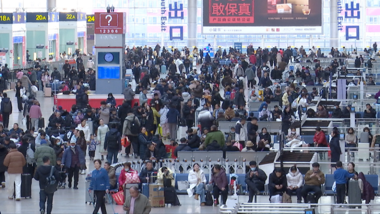 春節「春運」始動：中国本土で過去最大級の移動ラッシュ、40日間の備えは video poster
