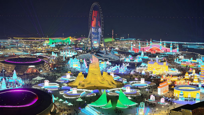 ハルビン「氷雪大世界」2026冬、松花江の氷が巨大な“光の街”に変わる video poster