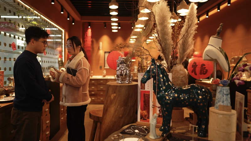 春節直前でも熱気冷めず：義烏市場に世界の買い手が集まる理由 video poster