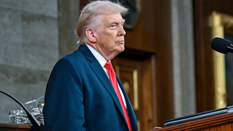 トランプ氏、イラン対立は「外交で解決したい」核放棄の明言を要求