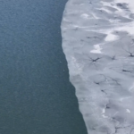 KY1JZN1VFLJQFJA8F7Z8 - NewsTomo – 日本語で読む、世界のニュースハブ 季節の変わり目に現れた絶景:新疆の星形氷紋と山西の壺口瀑布 video poster