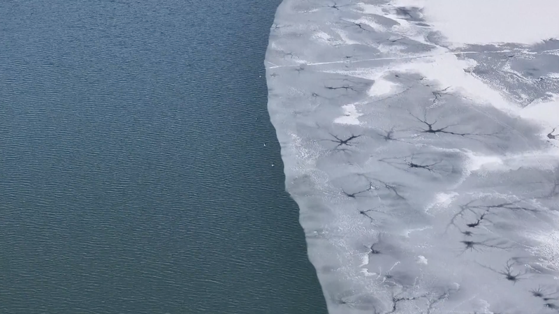 季節の変わり目に現れた絶景：新疆の星形氷紋と山西の壺口瀑布 video poster