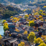 北京・古北水鎮の春節風景：司馬台長城の麓、水郷に灯るランタン video poster