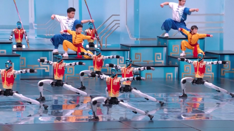 中国のロボット産業、春節ガラで見えた「世界向け」への加速