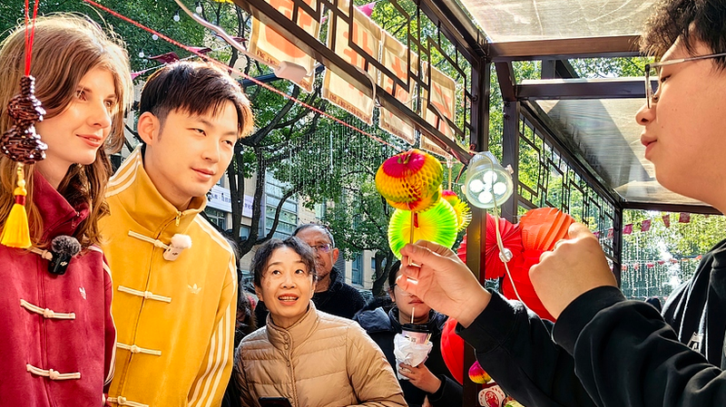 春節で見えた「近づく中国」──ビザ免除と移動、映画館の熱気