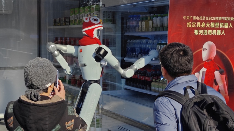 春節ガラでヒューマノイドが進化　中国本土ロボ技術は舞台から現場へ
