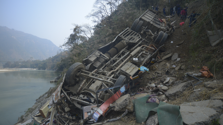 ネパール中部でバス転落、中国籍1人死亡　トリスリ川に落下