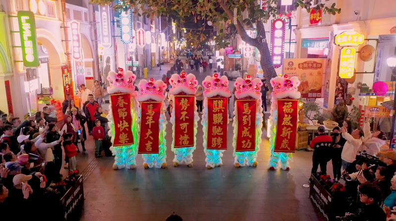 広東省湛江で“七色の獅子舞”　2026年春節ムードを街角から点火 video poster