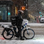 米国北東部で大規模な冬の嵐　大雪・強風・沿岸洪水、複数州で移動禁止も video poster