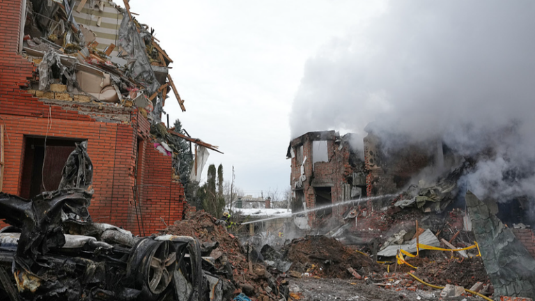 国連総会がウクライナ和平決議採択、中国は棄権し「政治解決」を強調