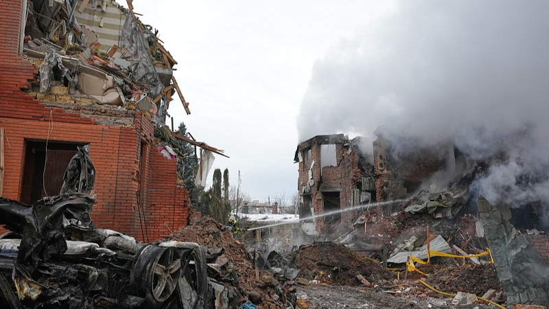 国連総会がウクライナ和平決議採択、中国は棄権し「政治解決」を強調