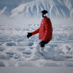 CMGの冬季五輪PR動画に人型ロボ登場　-47.4℃で13万歩、ロゴを“描く” video poster