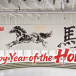 春節前にCGTNが短編映像「The Year at a Gallop」公開、巨大宣紙に描く“馬” video poster
