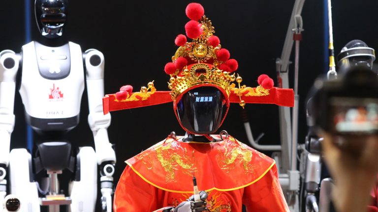 北京の廟会に“ロボット財神”登場　破五に福と商売繁盛を祈る
