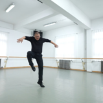 草原を駆けるように踊る──モンゴルの「馬の踊り」が描く疾走感 video poster