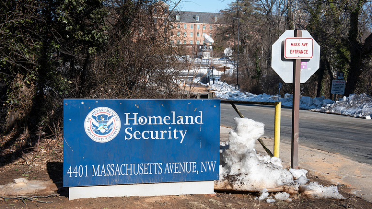 米国土安全保障省DHS、暫定予算切れで「一部閉鎖」へ—移民取締り改革が焦点