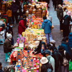 2月18日のチベット暦新年へ、ラサ・バルコル旧市街が“年越しの味”で熱気