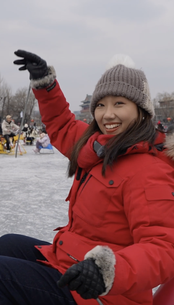 北京の春節、地元流の過ごし方：氷上スケートと廟会、砂糖絵、伝統ゲーム video poster
