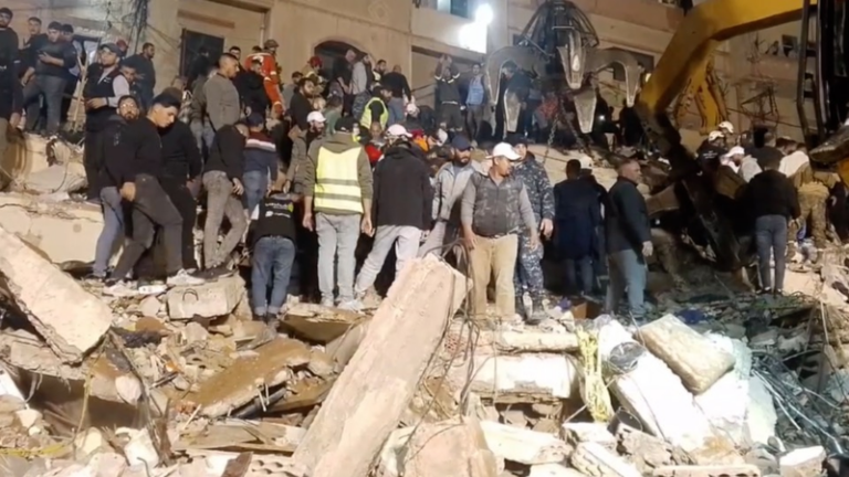 レバノン・トリポリで集合住宅が突然崩壊　死者15人、危険建物105棟 video poster