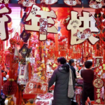 春節9連休で消費が急伸：国内旅行5.96億回、映画興収も好調（2026年）