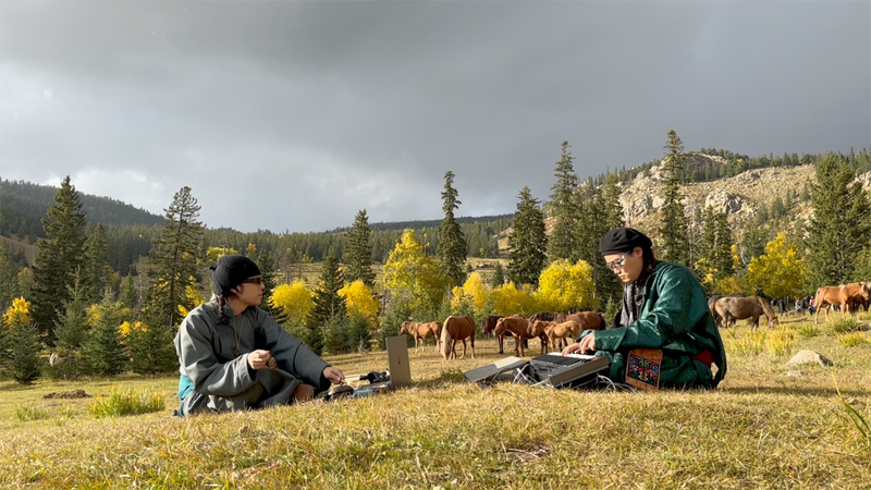 内モンゴル発の音楽家Asr、馬頭琴と喉歌を“世界仕様”に再構築 video poster