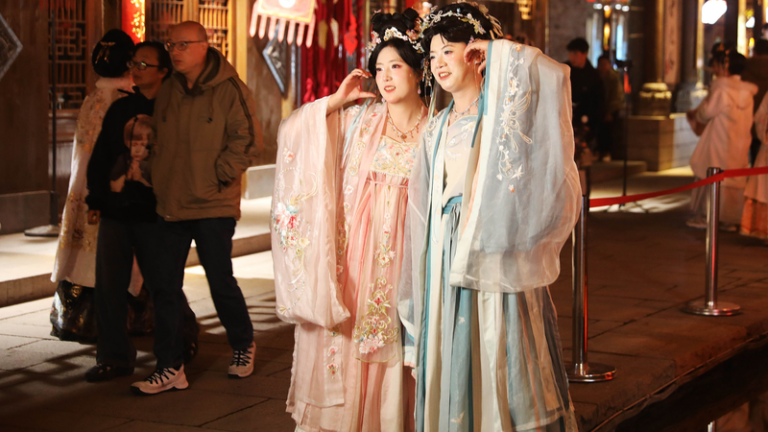 中国の春節9連休、なぜ消費が動く？旅行・高齢者需要・クーポンの波