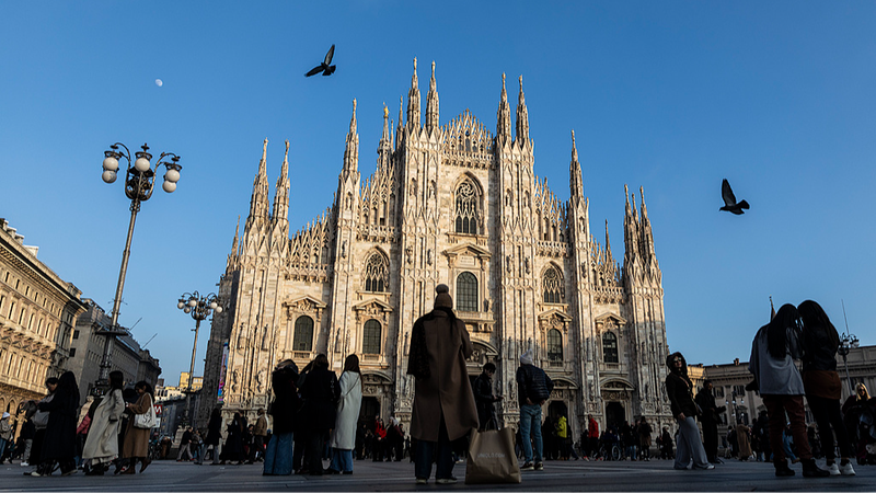 ミラノ・ドゥオーモ広場、冬の熱気と「永遠のゴシック」が交差する2026年2月 video poster