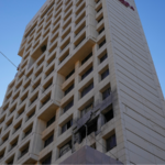 ベイルート中心部のホテル建物にイスラエル攻撃、4人死亡　子どもも負傷