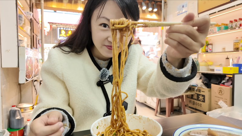 武漢の朝ごはんが旅の主役に　熱乾麺と米パンケーキの魅力 video poster