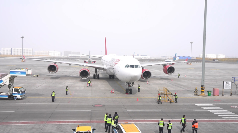 新疆ウイグル自治区ウルムチ発、英国向け直行貨物便が新路線　週5便で拡大 video poster