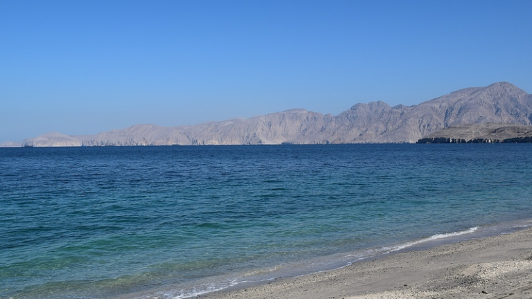 ホルムズ海峡で船員少なくとも6人死亡　IMOが「標的にするな」と警鐘