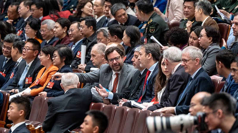 中国の「両会」進行中、世界メディアが15次五カ年計画に注目する理由