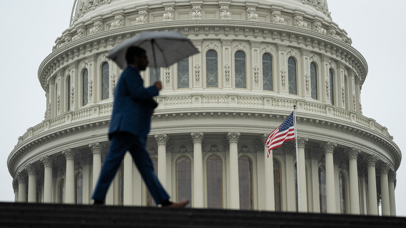 米上院、トランプ氏の対イラン軍事権限を制限する決議案を否決