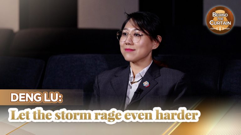 “ステディカム・クイーン”鄧露が語った「嵐よもっと来い」——極寒の撮影現場 video poster