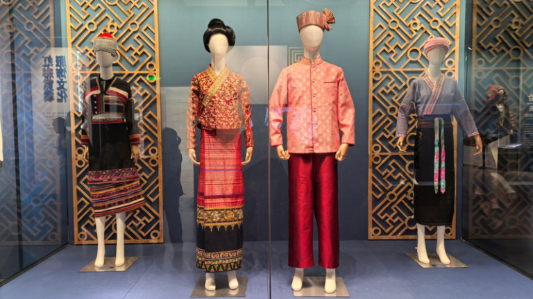 中国本土・西双版納で民族衣装展　13民族の装いが語る「共生」のかたち