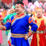 新疆の元宵節「社火」にロボットとドローン、伝統芸能がハイテクで進化 video poster