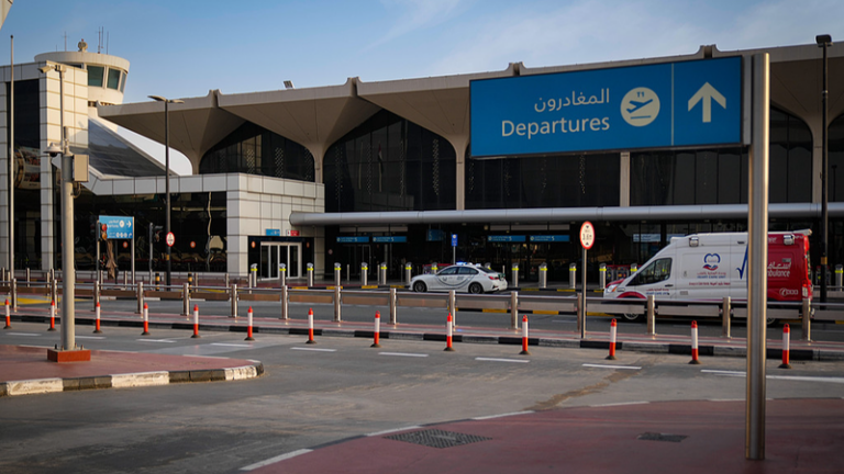 UAE、ドバイ・アブダビ空港で「限定」運航を再開　湾岸緊張で欠航は継続