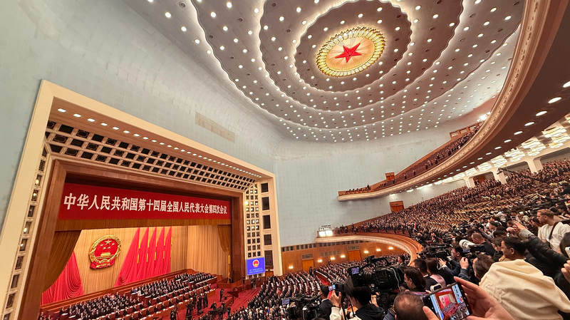 中国経済2026、両会で示された成長目標—AIと消費が映す「構造転換」