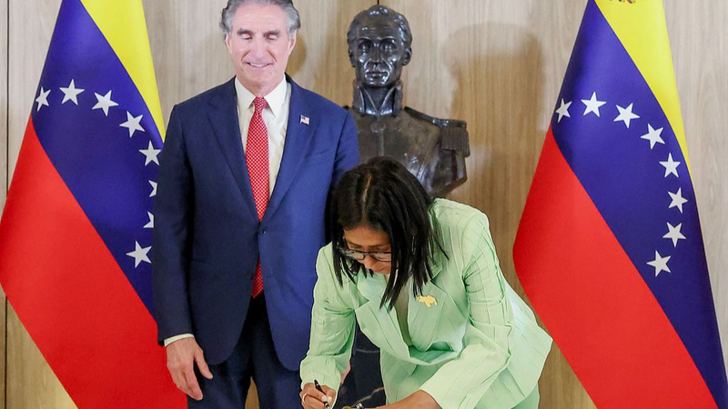 米国とベネズエラ、外交・領事関係の再開で合意　2019年断交から転換