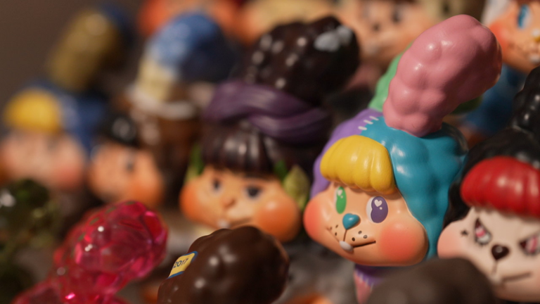 孤独を癒やす玩具?成都のデザイナーSAN3「Little Buns」が届ける伴走 video poster