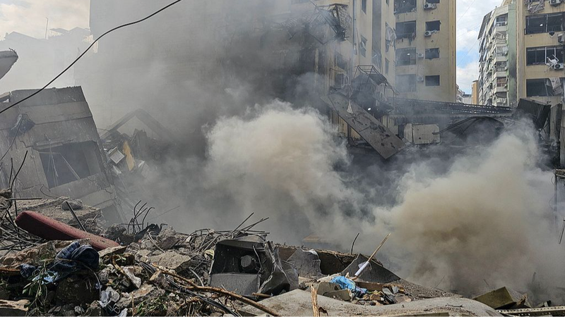 イスラエル中部で2人軽傷、イランとヒズボラの同時攻撃　南レバノン空爆も