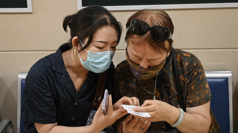 中国本土で広がる「病院付き添い」：医療のデジタル化が生む新しい支え