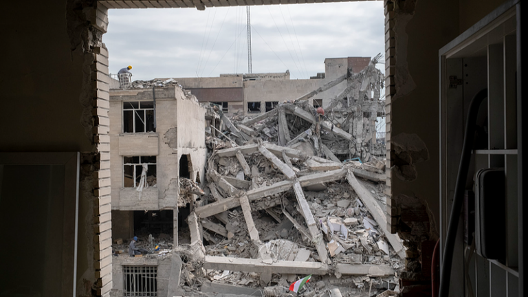 イラン戦争が2週目へ　ホルムズ海峡「閉鎖継続」発言で緊張高まる