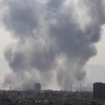 米国とイスラエル、イランへの共同軍事行動　中東で空域閉鎖も video poster