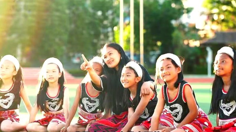 中国本土・雲南の国境の教室へAIを——ワ族の代表が描く「取り残さない教育」 video poster