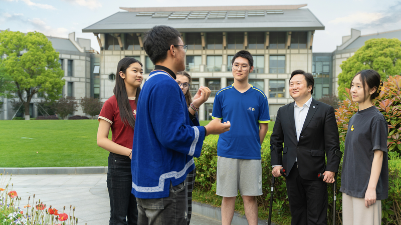 全人代で「特別支援教育の専用法を」障害のある人の学ぶ権利をどう守るか video poster