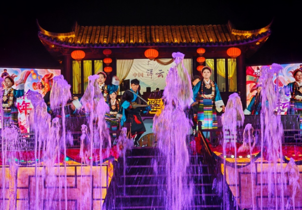 西蔵・日喀則の芸術団が湖北で披露した「チベット民俗の饗宴」