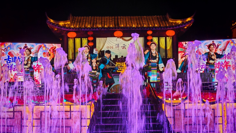 西蔵・日喀則の芸術団が湖北で披露した「チベット民俗の饗宴」