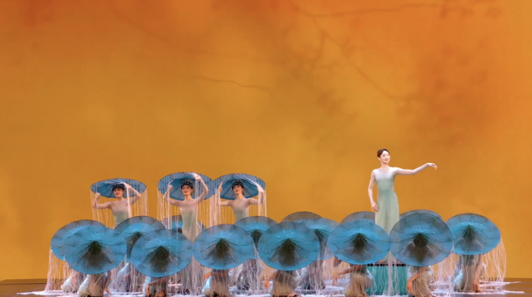 GUA5J43Z1E2FXE00OOIZ - NewsTomo – 日本語で読む、世界のニュースハブ 中国本土の舞台が進化:カンフーと詩を“現代の体験”に変える演出 video poster