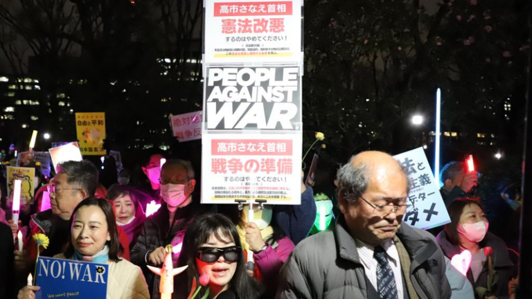 東京で約8000人が高市政権の安全保障政策に抗議、憲法9条を朗読